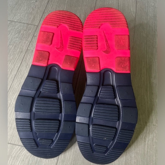 Nike Womens Air Max Motion 2
C16515-100 White Running Shoes
Sneakers Size 10.5 - Picture 7 of 8